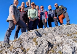 Foto 2: Cordula Wiedenmann Stolze Gipfelstürmer – nach vierstündigem Anstieg auf die Ammergauer Hochplatte